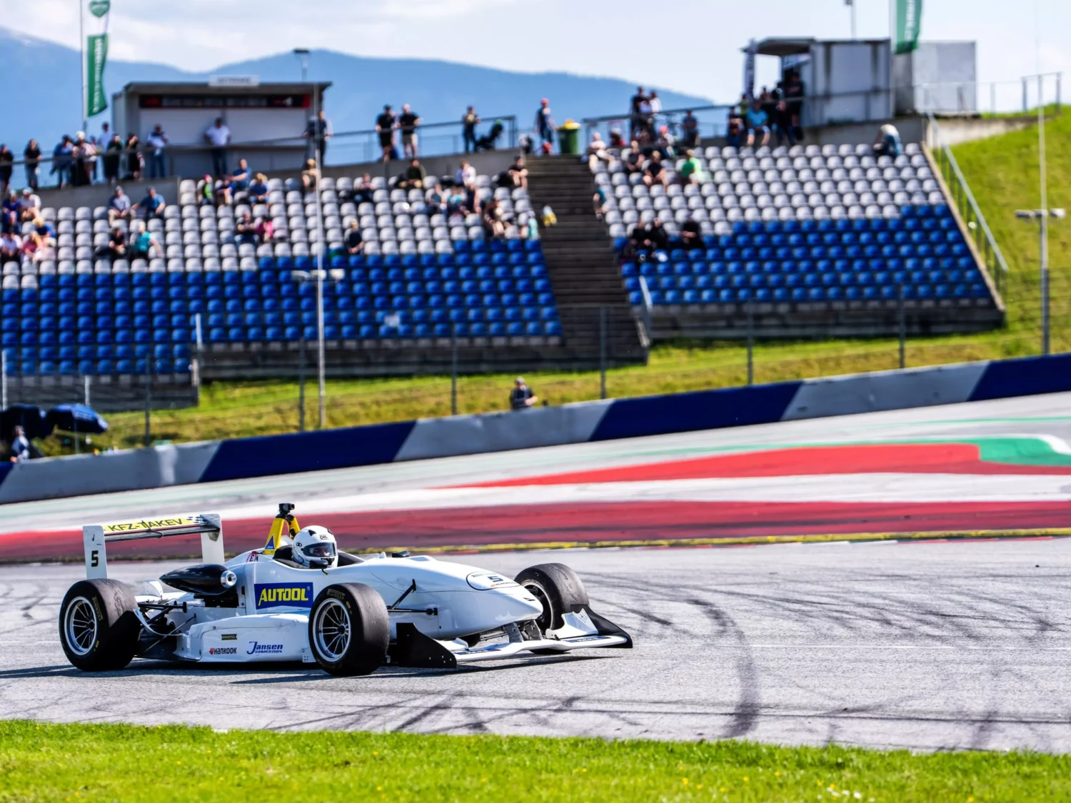 AUTOOL与车队共同征战