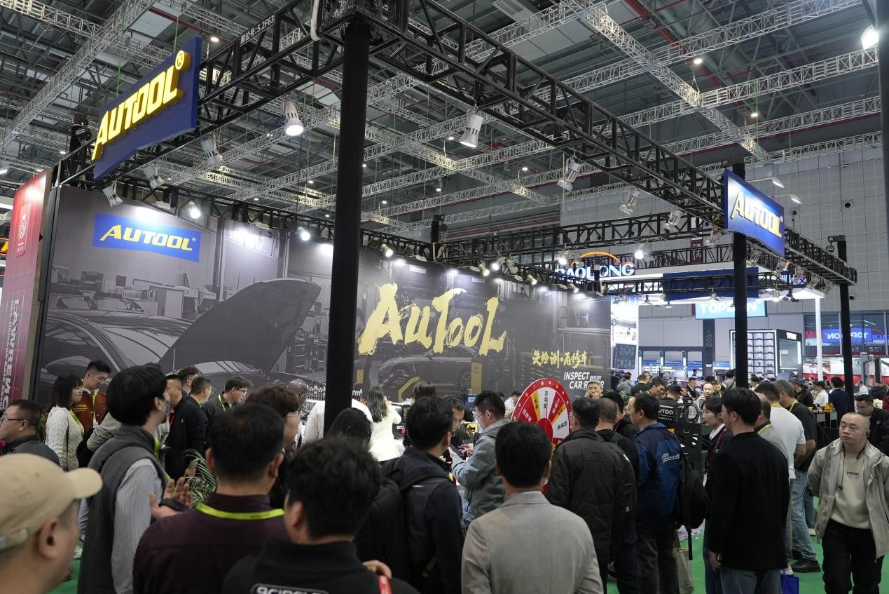 AUTOOL上海法兰克福展厅人山人海