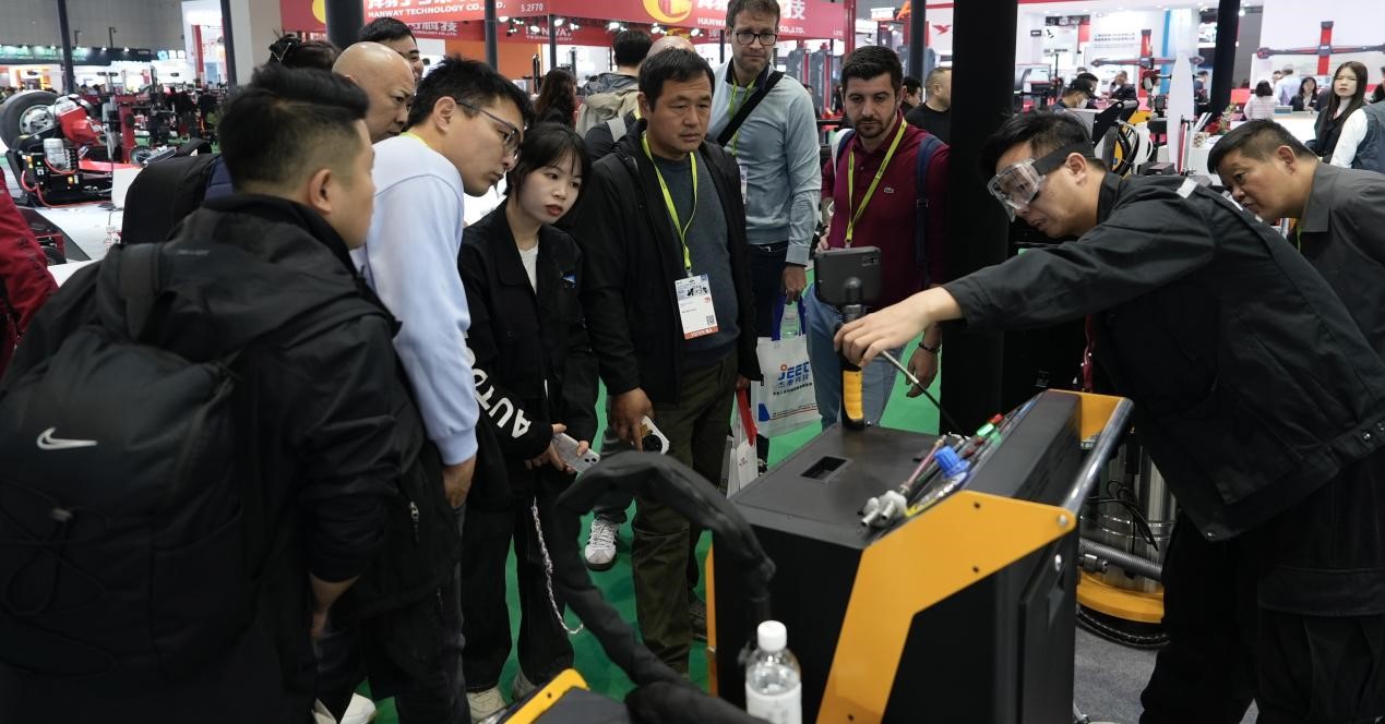 HTS728超级核桃砂积碳清洗机展会演示