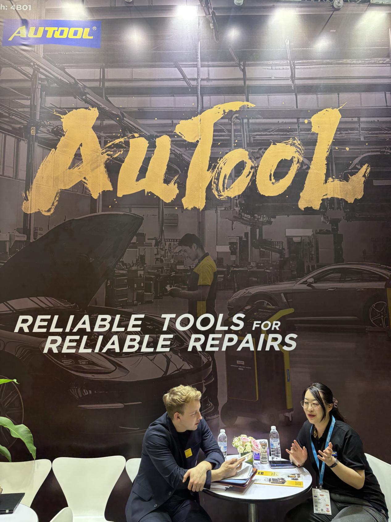 Autool Jennifer接受主办方采访